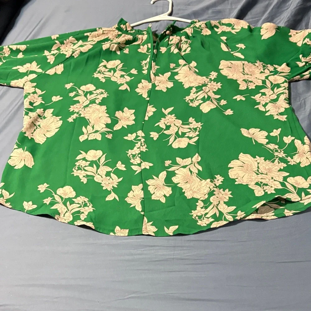 Floral Green Women's Top - Picture 9 of 9